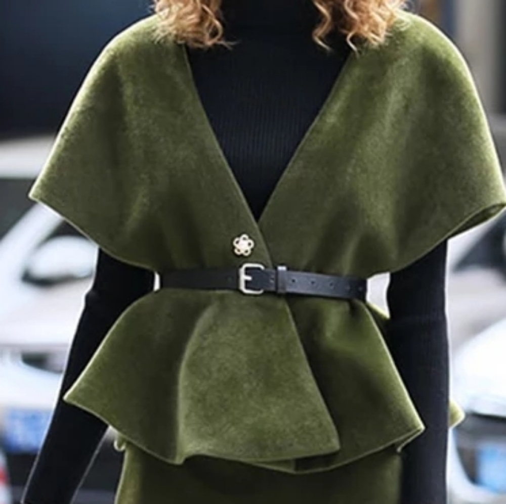 Sleeveless Coat - Picture 5 of 6
